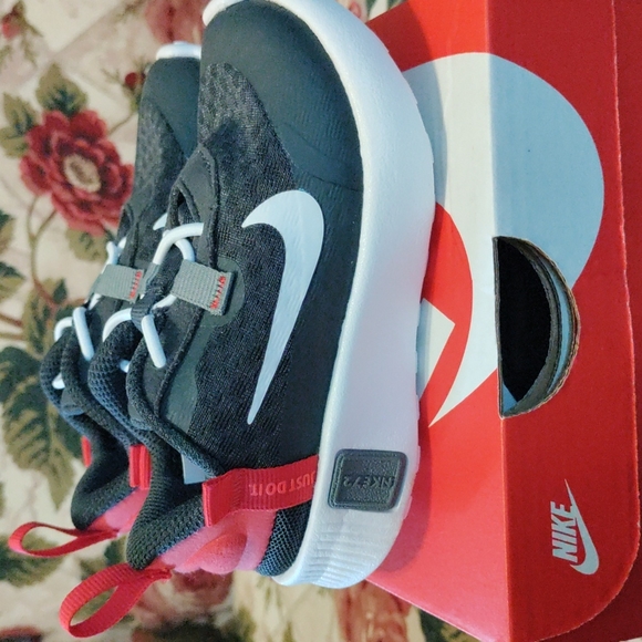 Nike Reposto - Picture 3 of 7